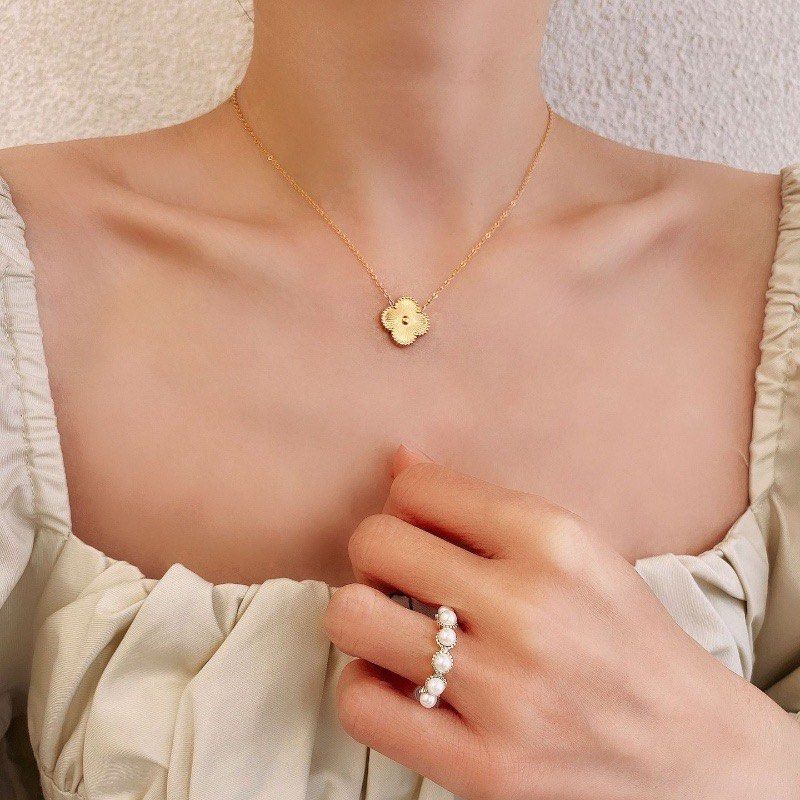 Clover necklace van cleef Clearance