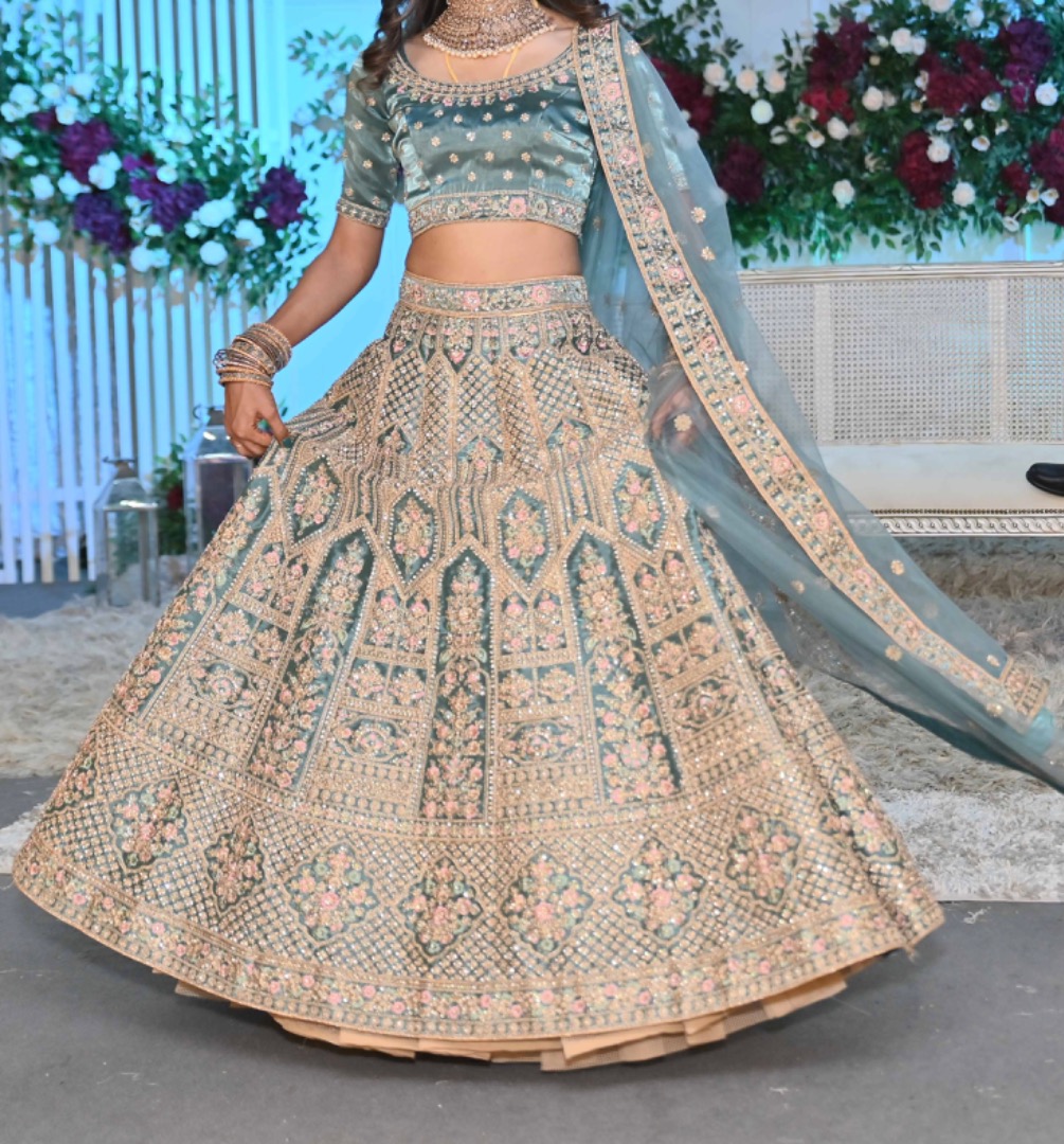 Heavy weight bridal lehenga