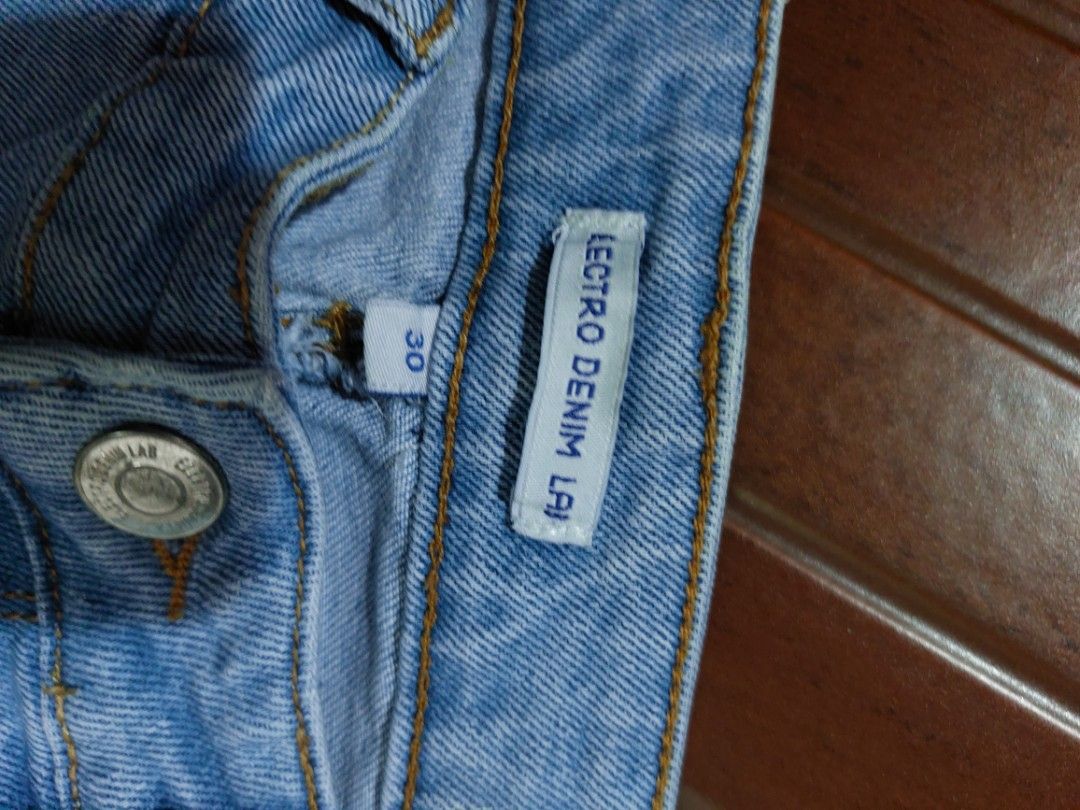 High Waist Tapered Jeans (Category: Jeans) located in Makati City. Submitted by drawerph (Listing ID 1236648191, Image 2). Description: Zalora Electro Denim Lab Quantic Tapered Jeans Medium Stretch.
