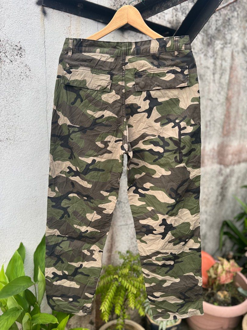 H&m new arrivals camo pants