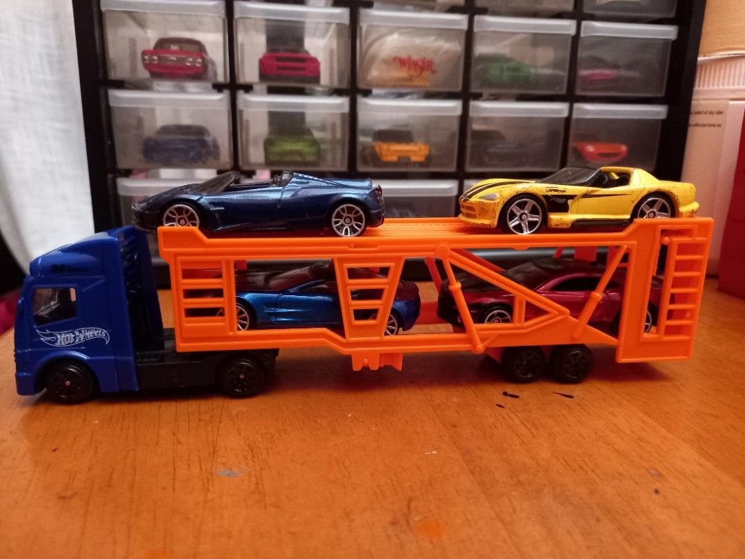 Hot wheels transporter 2019 top