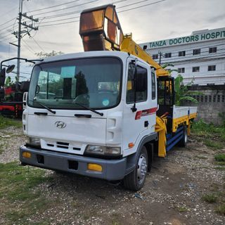 Hyundai 8ton boom truck crane