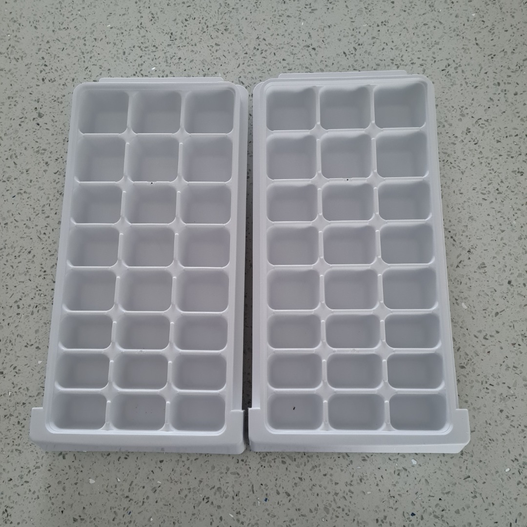 https://media.karousell.com/media/photos/products/2023/6/10/ice_tray_1686387495_1c078c86