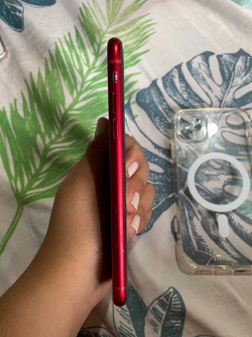 iPhone XR 64gb (Category: iPhone X Series) located in Cavite. Submitted by ja.999 (Listing ID 1236662765, Image 3). Description: Lady owned All buttons working 80% battery health No icloud issue Minor scratch (see pics).