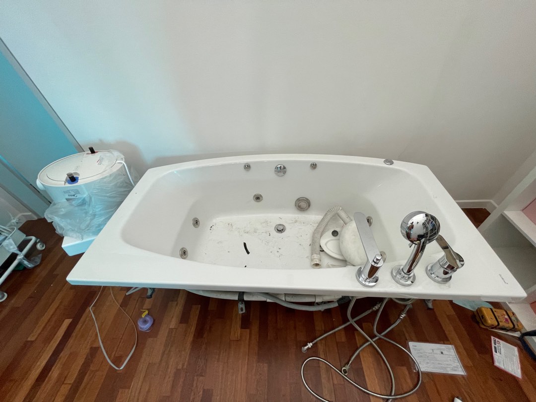 Jacuzzi, Furniture & Home Living, Bathroom & Kitchen Fixtures on Carousell