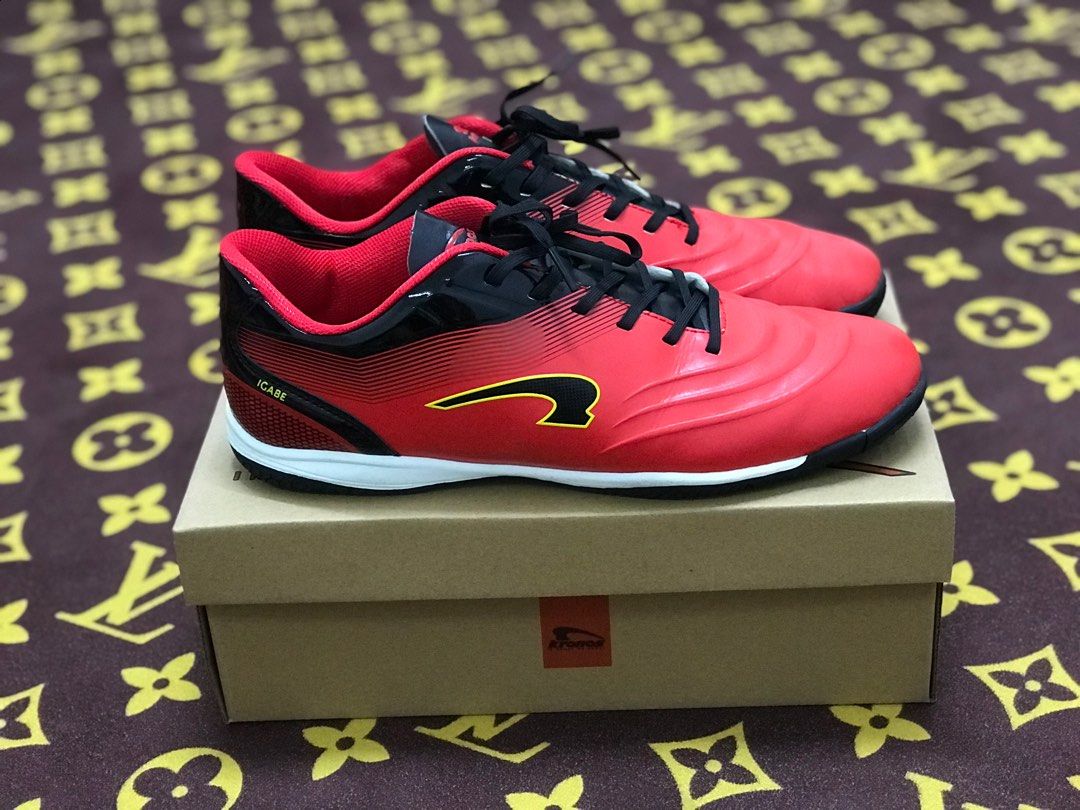 Kasut futsal clearance kronos