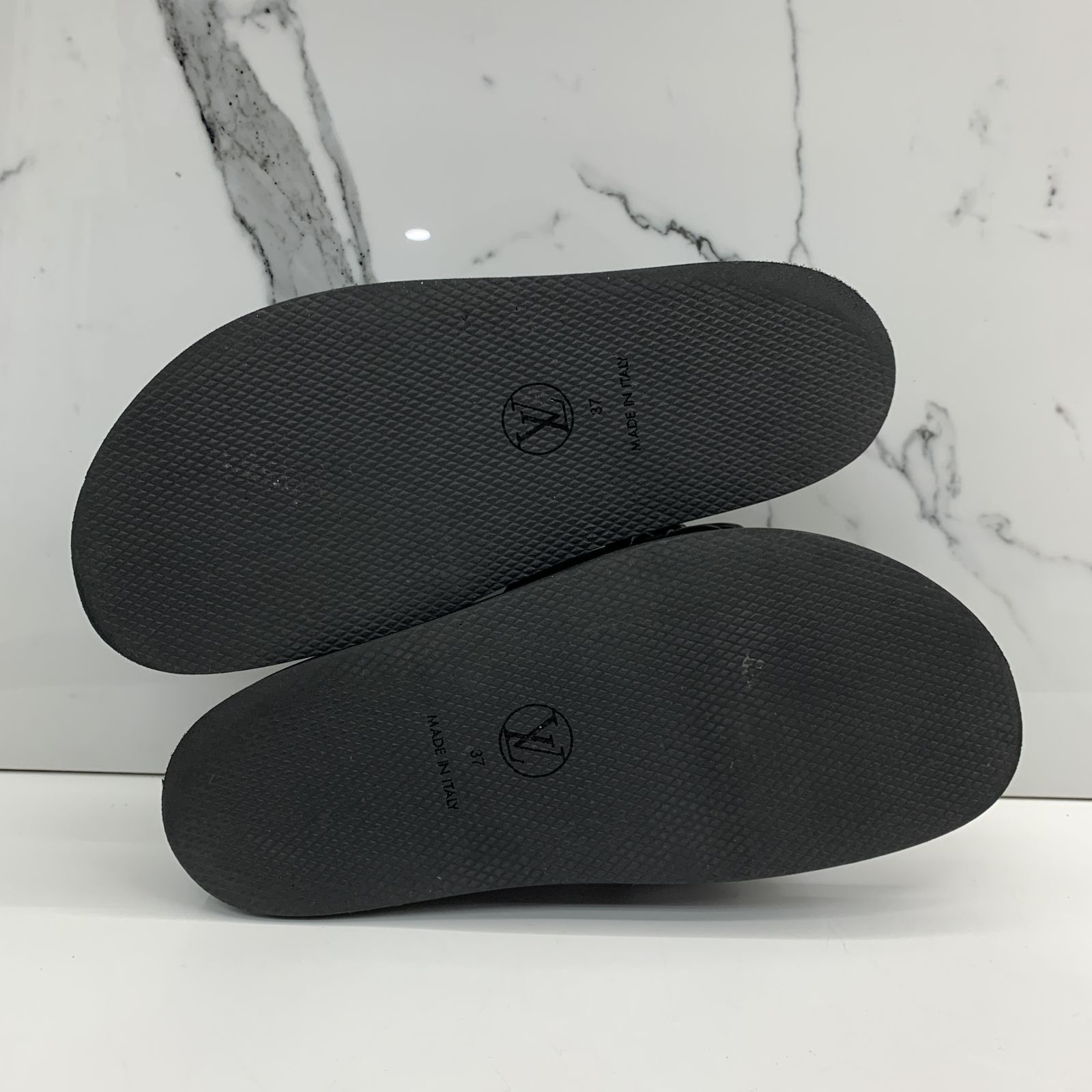 LOUIS VUITTON LV SUNSET FLAT COMFORT MULE BLACK. SIZE US 7 N / LV 37 N. #  1A9R9M