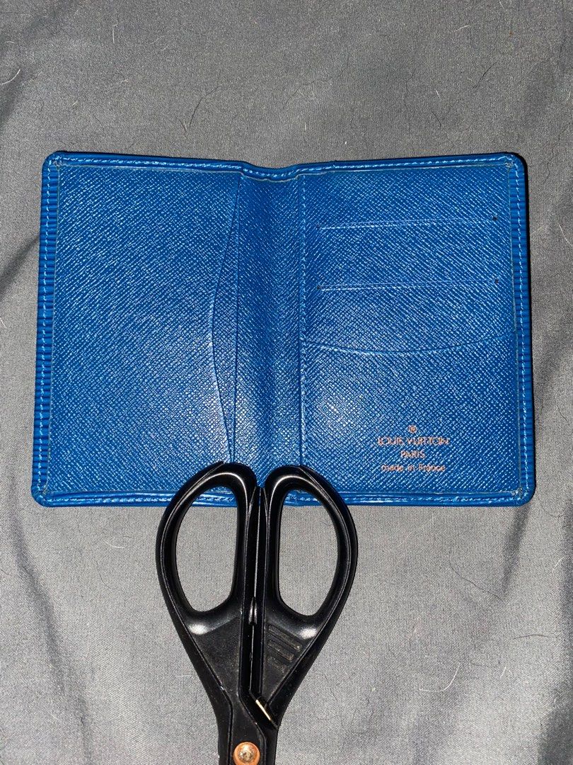 LOUIS VUITTON. Card holder in blue epi leather. H16xW9cm…