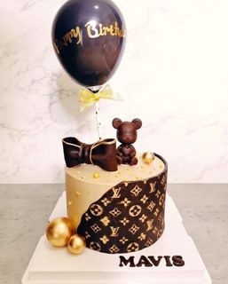 L V design rose box  Louis vuitton birthday party, Luxury birthday, Chanel  decor