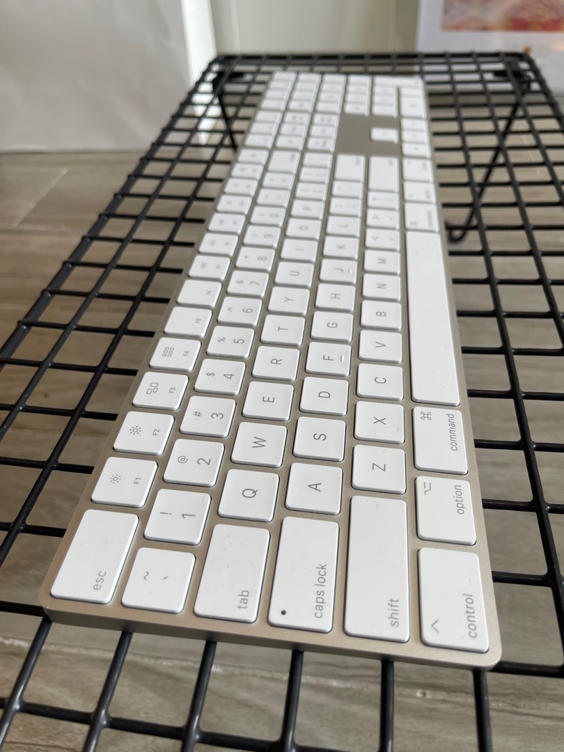 Magic Keyboard with Numeric Keypad US English 精妙鍵盤配備數字鍵盤- 美式英文, 電腦＆科技,  電腦周邊及配件, 電腦鍵盤及相關產品- Carousell