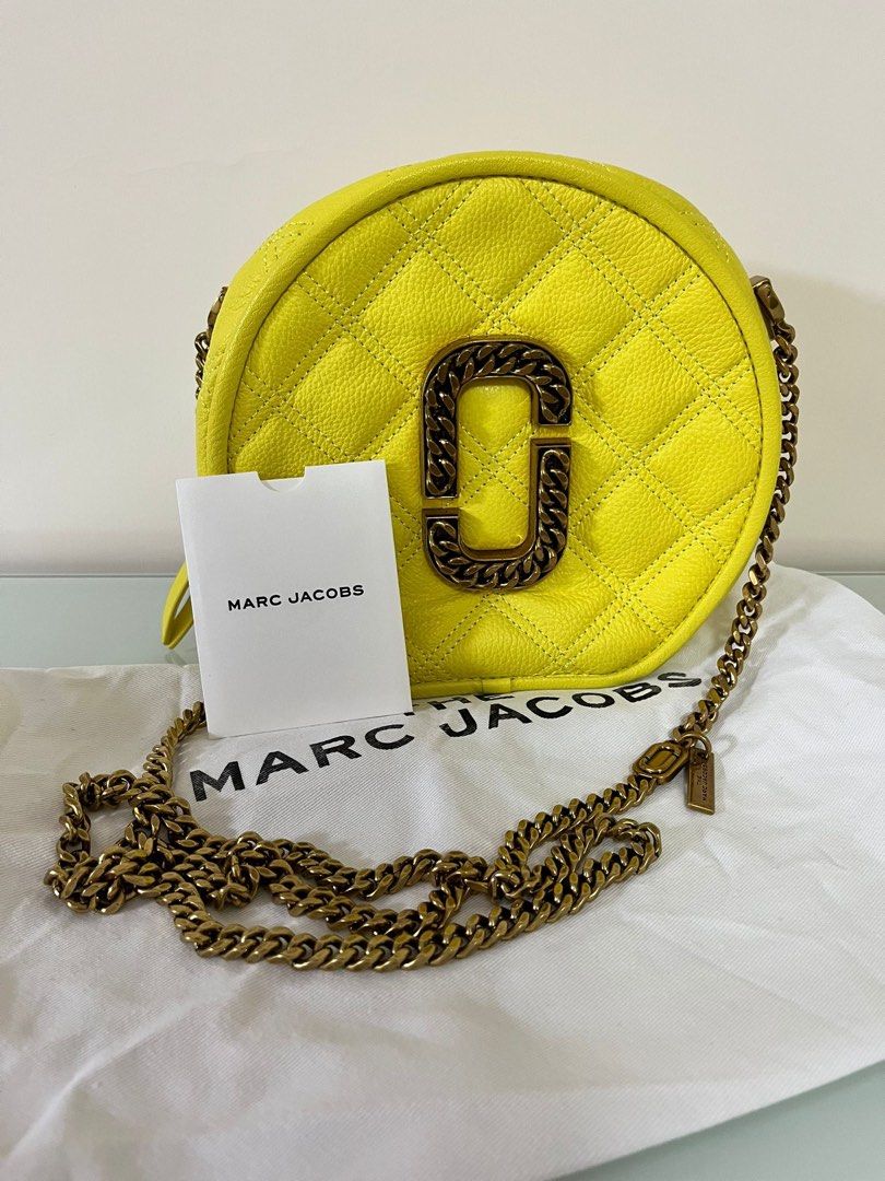 Marc Jacobs The Status Round Crossbody Bag in yellow, 女裝, 手袋及
