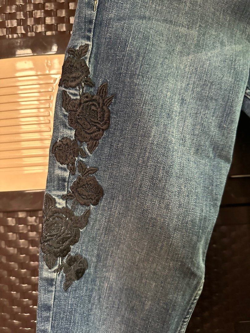 Miss Selfridge skinny jeans (Category: Jeans) located in Manila. Submitted by gemestrella (Listing ID 1236629786, Image 3). Description: Miss Selfridge skinny jeans with floral embroidery US 2 Eur 34 Waist 25 Bought at 2k plus.
