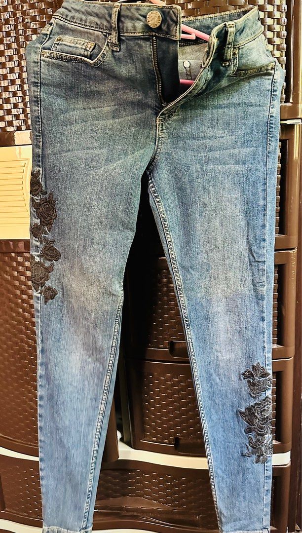 Miss Selfridge skinny jeans (Category: Jeans) located in Manila. Submitted by gemestrella (Listing ID 1236629786, Image 1). Description: Miss Selfridge skinny jeans with floral embroidery US 2 Eur 34 Waist 25 Bought at 2k plus.