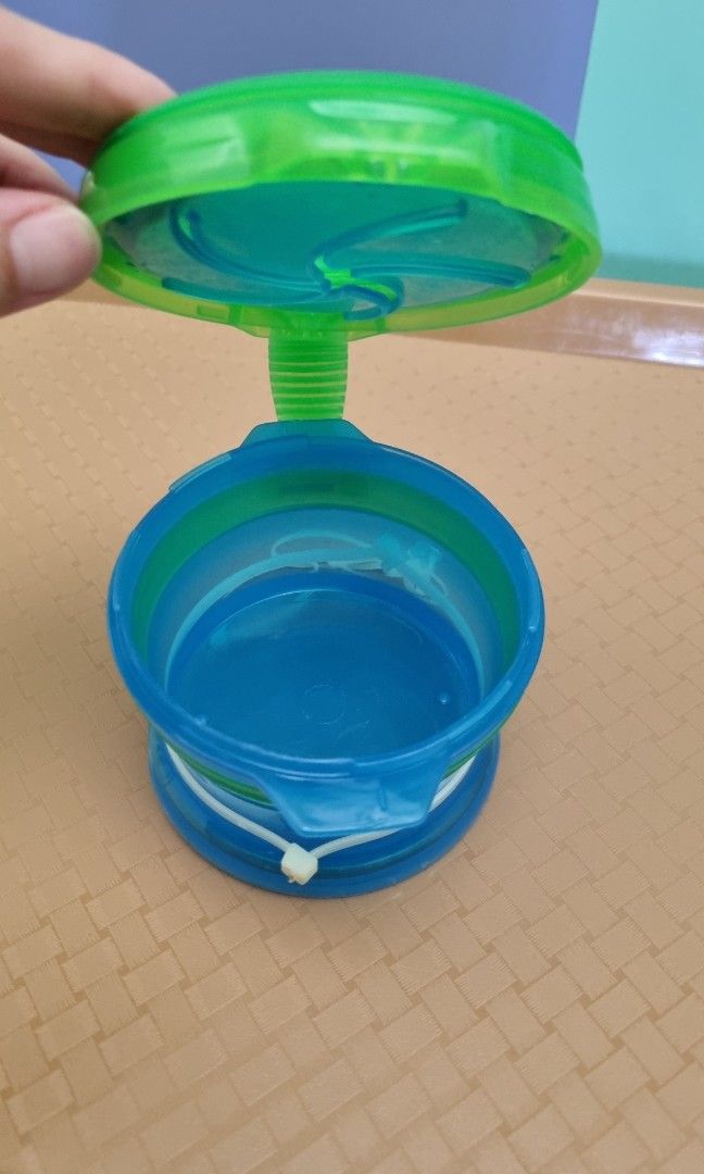 Munchkin snack catcher dispenser (Kategori: Perawatan & Makanan Anak) berada di Jakarta Barat. Dikirim oleh lenamochi_cloud (ID iklan 1236734823, Gambar 3). Deskripsi: kondisi barang bagus, jarang dipakai. (abaikan kabel tis yg ada, karena tinggal digunting saja)..
