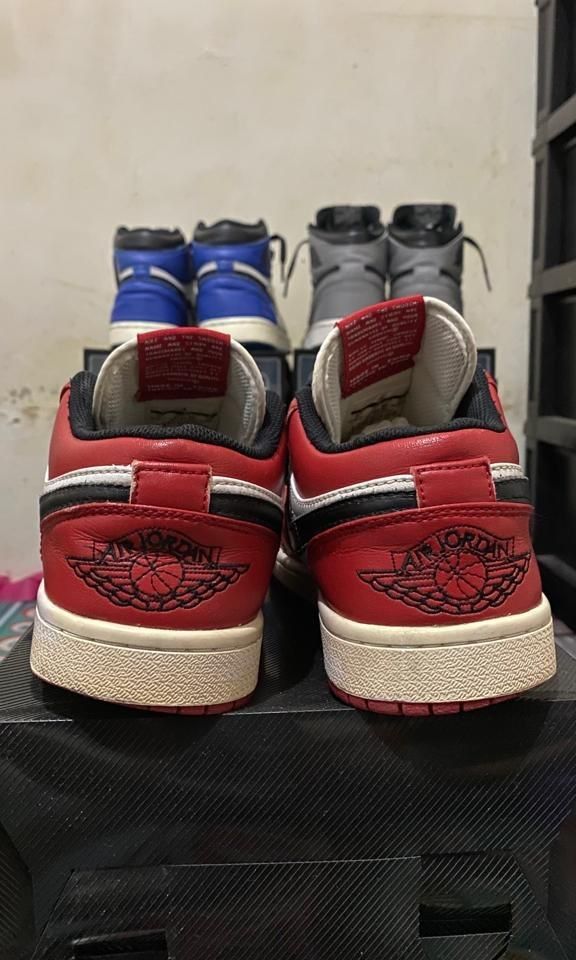 nike air jordan chicago low