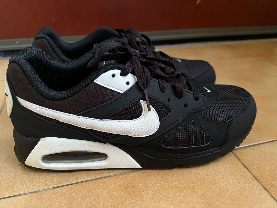 Nike a on sale max axis sn00