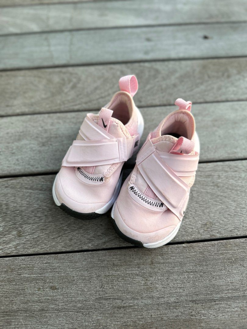 Newborn cheap girl nikes