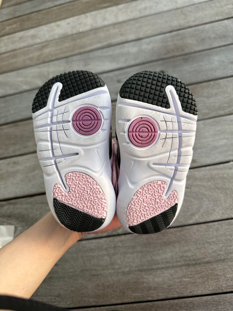 Newborn girl nikes best sale