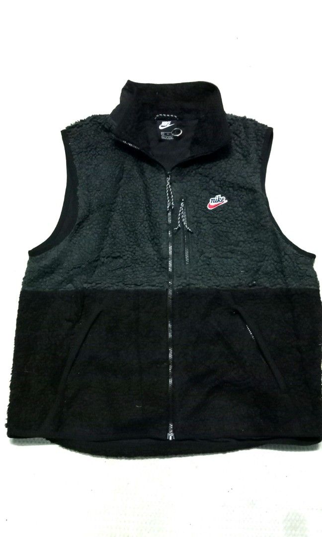 Nike Club Water Repellent Puffer Vest Red | BSTN Store