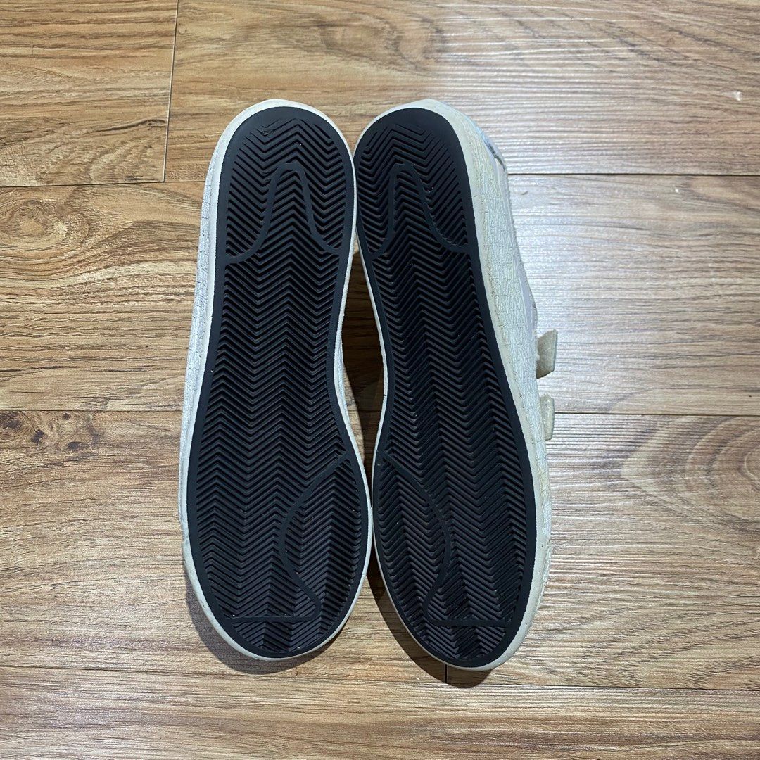 mens nike black and grey shoes
