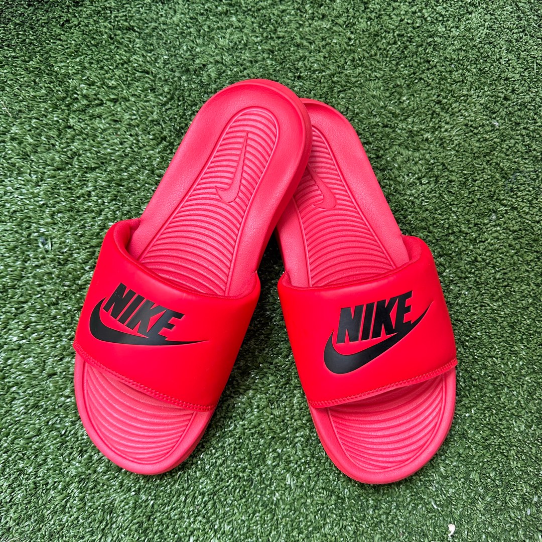 Kids red discount nike slides