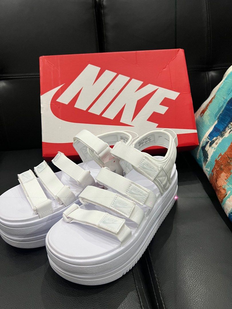 size 7 nike sandals
