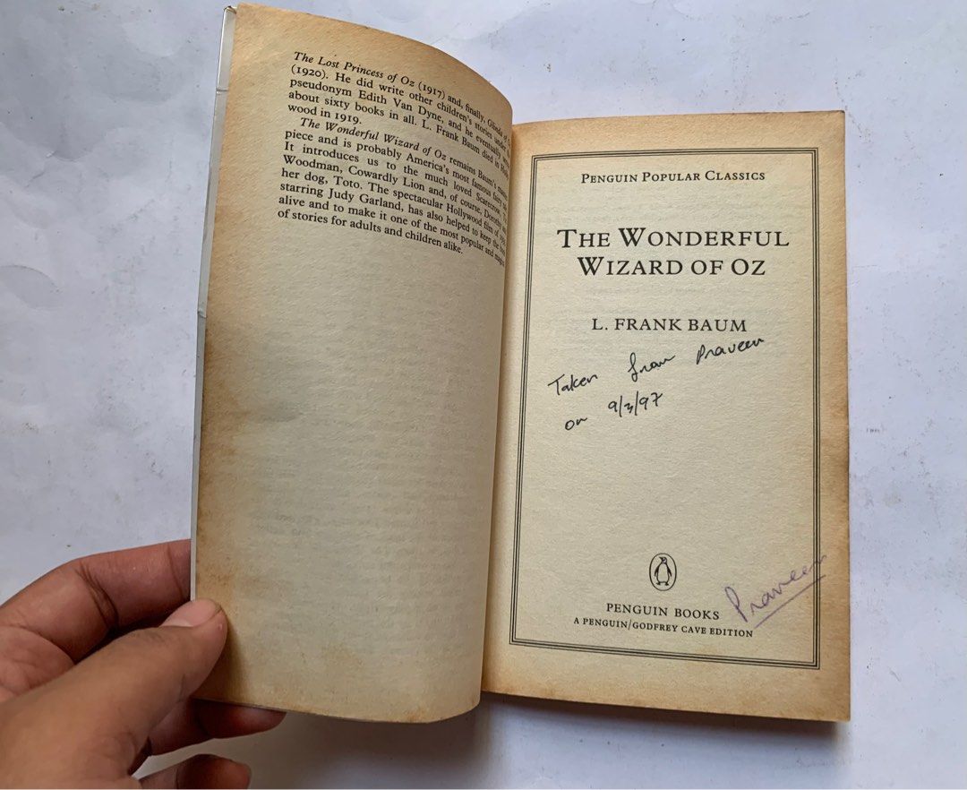Novel The Wonderful Wizard of Oz by L. Frank Baum, Buku & Alat Tulis