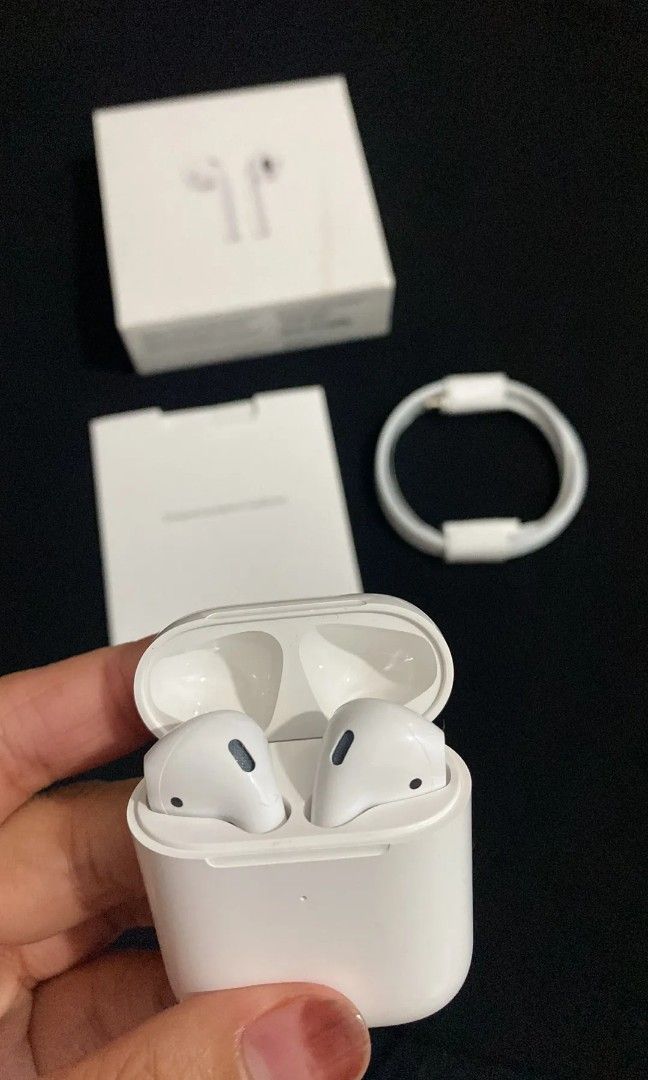 Original earpods gen 2 bnew and sealed (Category: Earphones) located in Manila. Submitted by milasgadgetph (Listing ID 1236705395, Image 1). Description: Apple Airpods gen 2 Compatible to iPhone ios, iPad laptop With charger cable Bradnew and sealed Limited stock With warranty and replacement No refund policy‼️‼️ MODE OF PAYMENT: GCASH BPI SHIPPING: LALAMOVE LBC JNT(PAYMENT FIRST) LOC :MANILA PM FOR DETAILS.