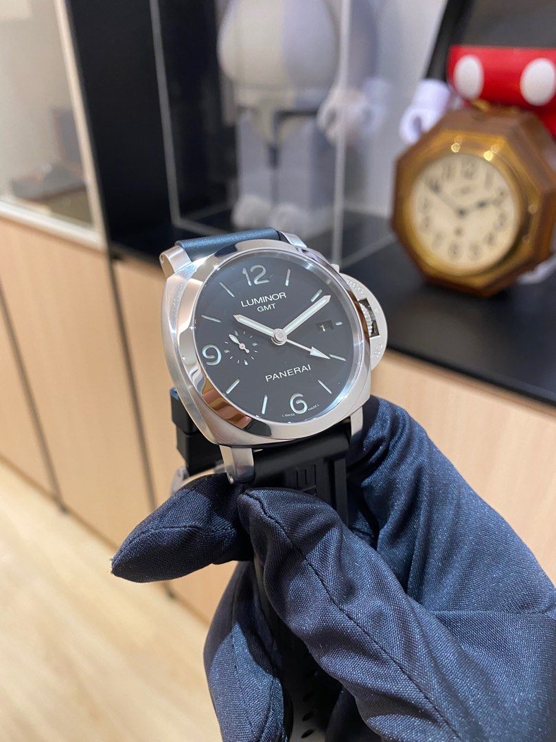 Panerai pam00320 on sale