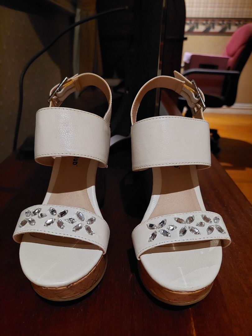 Closed toe hotsell wedges payless