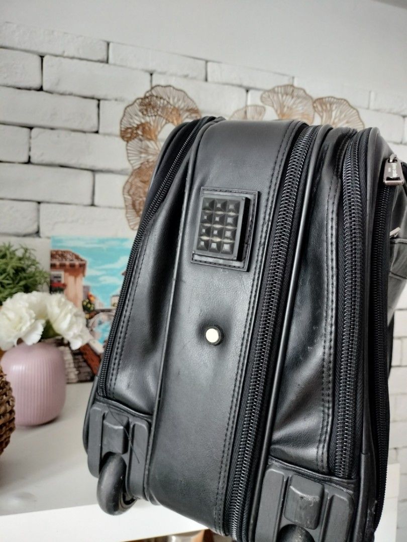 Pierre cardin pilot bag outlet