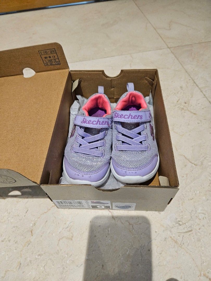 Skechers kids shoes lavender US9 UK8 machine washable Babies