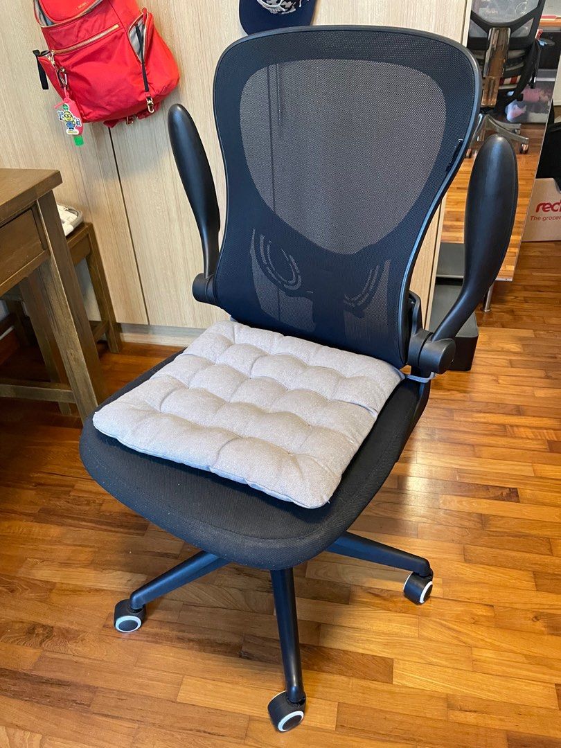 Staples crusader chair 2025