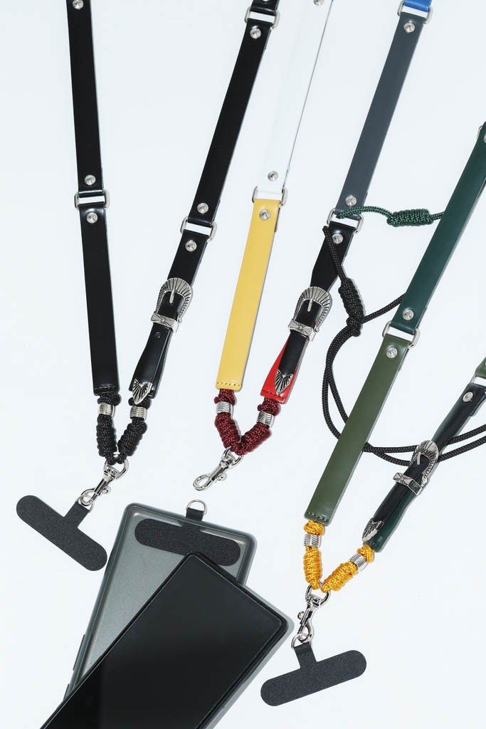 TOGA Leather phone strap black], 名牌, 飾物及配件- Carousell