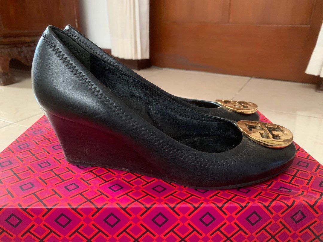 Tory Burch Sally Wedges Fesyen Wanita Sepatu di Carousell