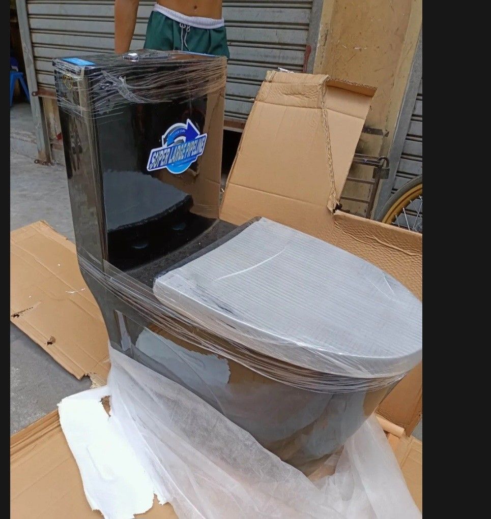 ULEYA Glossy Black Toilet, Furniture & Home Living, Bathroom & Kitchen