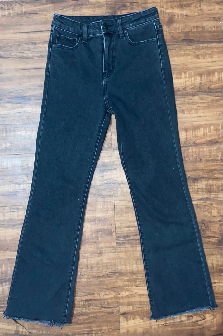Uniqlo black flared jeans on Carousell