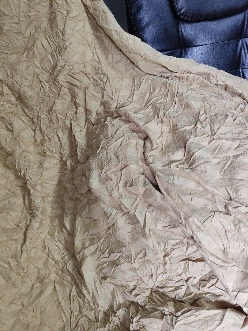 US bedsheet kingsize beige invisible lines - hotel quality (Category: Bedding & Towels) located in Manila. Submitted by anyushka (Listing ID 1236607693, Image 2). Description: beige.