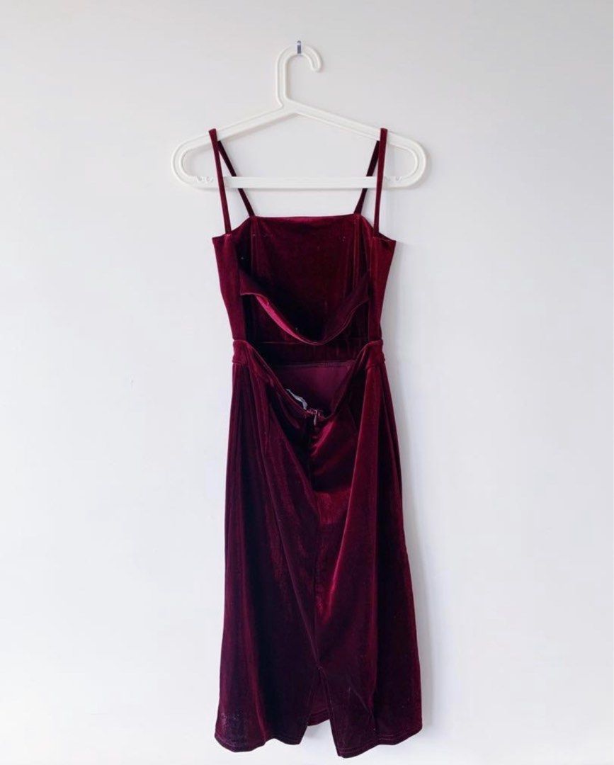 Red velvet 2024 spaghetti strap dress