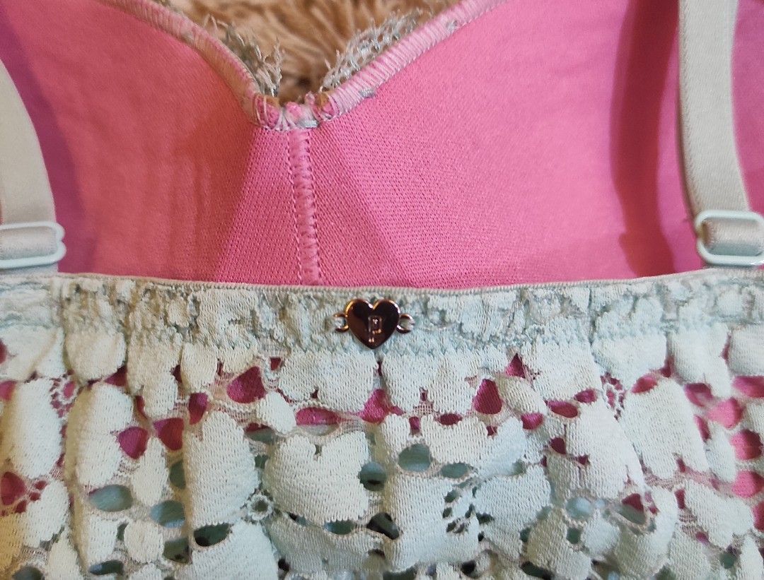Victorias Secret Lace Padded Bralette Medium (34C-D/36A-B), Women's  Fashion, Undergarments & Loungewear on Carousell