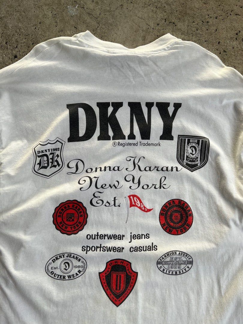 Vintage 90’s DKNY NYC logo T-shirt 