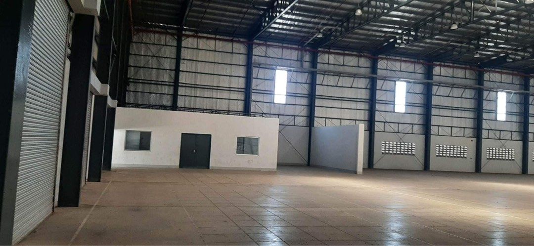 Warehouse in Calamba, Laguna For Lease (Category: Commercial) located in Manila. Submitted by ADB.Realtor (Listing ID 1236183604, Image 3). Description: FOR LEASE Warehouse in Calamba, Laguna. Covered floor area: 17,000 sqm Land Area: 2.3 hectares. Rental Rates: Covered: P300/sqm + VAT Open: P80/sqm + VAT Lease Terms: Minimum 5 yrs. 5% yearly escalation. 10 Loading Bays ( Front, Back ) Guard house ( Front, Back) Office Space High Ceiling 3 Months