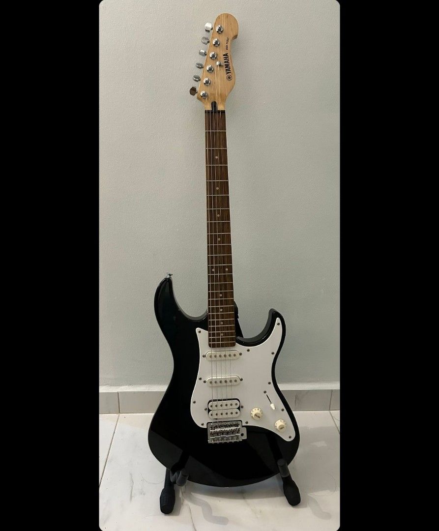 Yamaha EG112C Black Electric Guitar, Hobbies & Toys, Music & Media