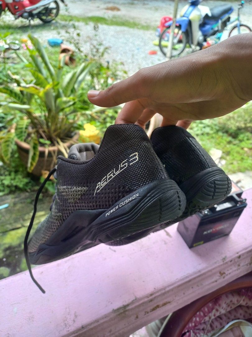 Kasut yonex cheap aerus 3