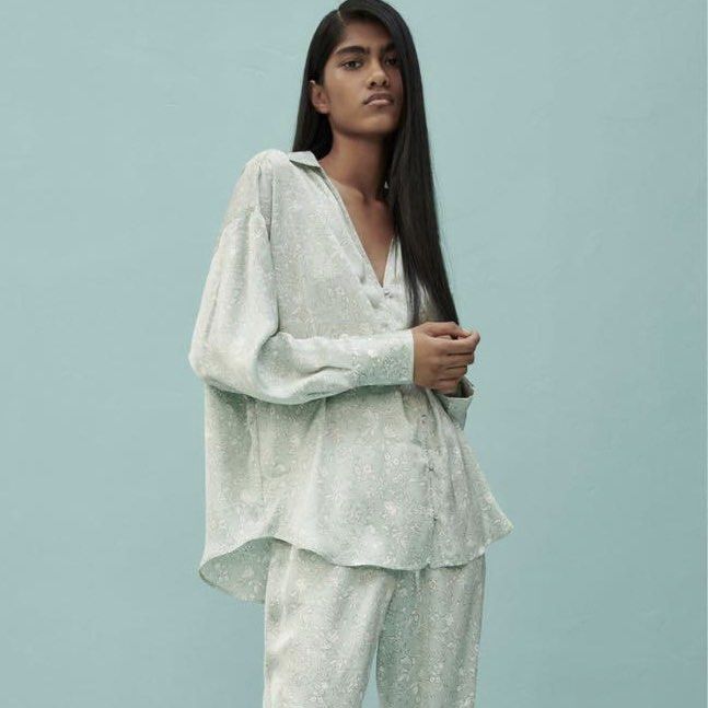 ZARA Printed Shirt with a Satin Finish Women s Fashion Tops