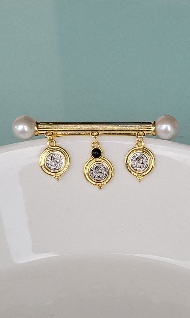 Discount brooches deals
