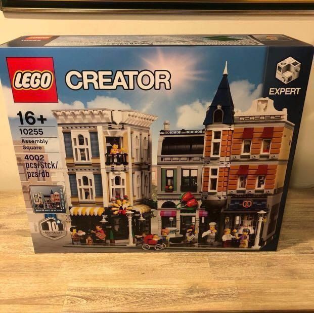 Lego assembly hall top