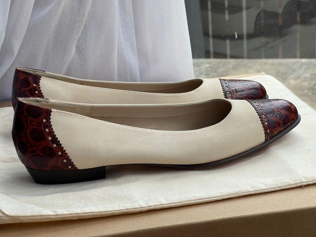 90s Vintage Salvatore Ferragamo suede flats with alligator caps