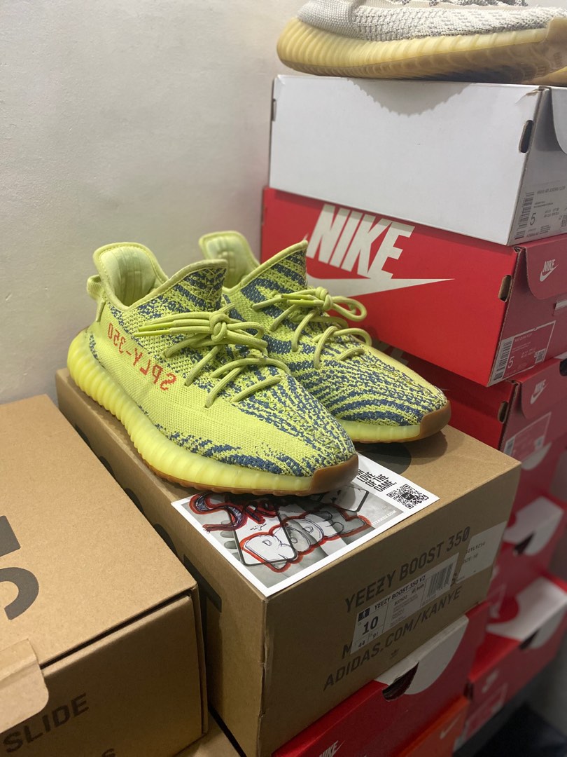 Yeezy frozen yellow hotsell box
