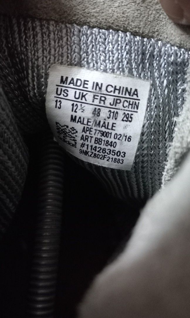 Yeezy best sale 750 uk